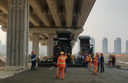 1102-現(xiàn)場攤鋪_副本.jpg 1102-現(xiàn)場攤鋪_副本.jpg