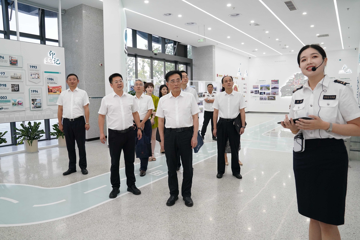 2024.9.11-1何宇?。ㄗ蠖?、薛佳平（左三）（水若石攝）.jpg
